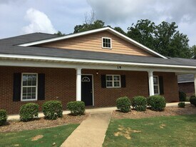 807 W Longleaf Dr in Auburn, AL - Building Photo