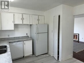 30 Kenilworth Rd in Brampton, ON - Building Photo - Building Photo