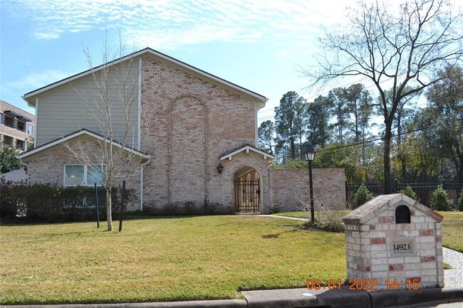 property at 14923 Perthshire Rd