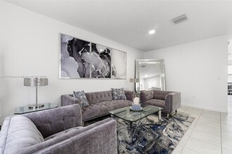 12930 SW 232nd Ln in Princeton, FL - Foto de edificio - Building Photo