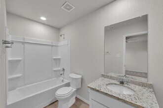 7356 Misty Ridge Dr-Unit -20 in Converse, TX - Building Photo - Building Photo