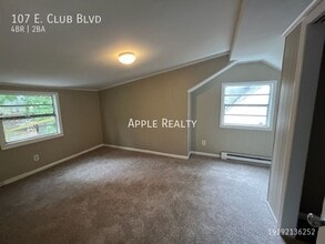 107 E Club Blvd in Durham, NC - Foto de edificio - Building Photo