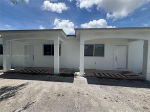 26514 SW 138th Ave in Homestead, FL - Foto de edificio - Building Photo