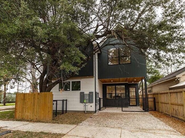 316 N Everton St in Houston, TX - Foto de edificio - Building Photo