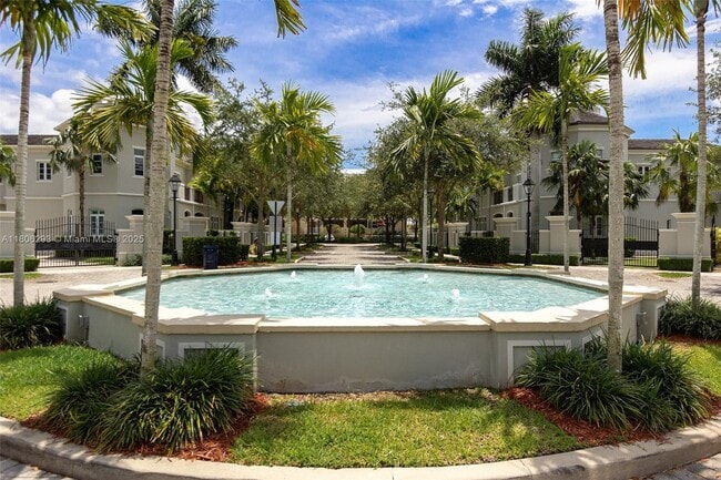 10170 SW 75th Pl in Pinecrest, FL - Building Photo - Building Photo