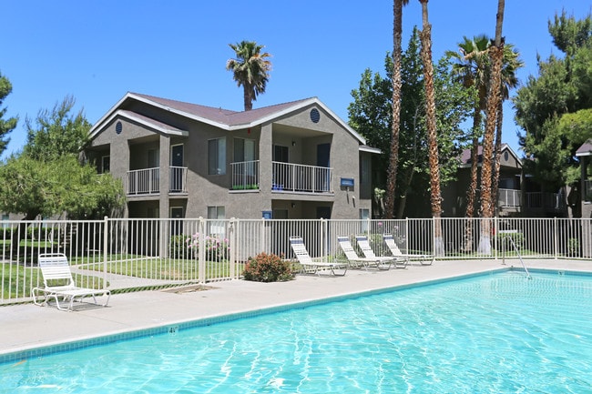 Oak Ridge Terrace in Lancaster, CA - Foto de edificio - Building Photo