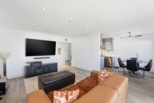 450 W Vermont Ave in Escondido, CA - Building Photo