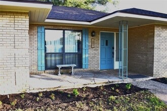 1901 Mistletoe Ln in Rockdale, TX - Foto de edificio - Building Photo