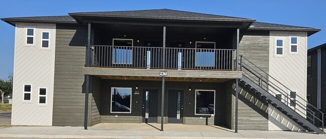 2365 N Thompkins Ave