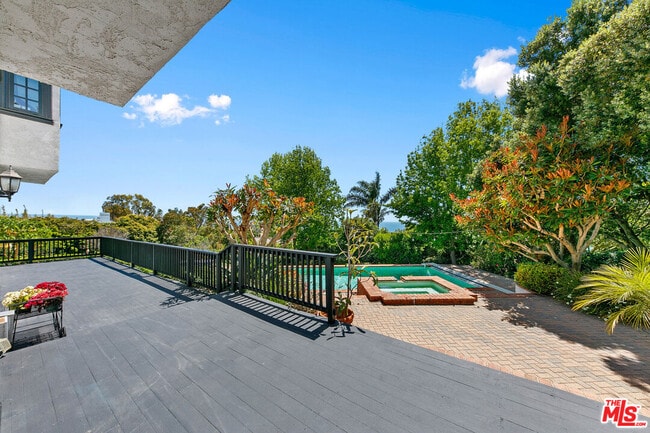 29528 Harvester Rd in Malibu, CA - Building Photo - Building Photo