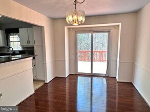 7914 Forest Path Way in Springfield, VA - Building Photo - Building Photo