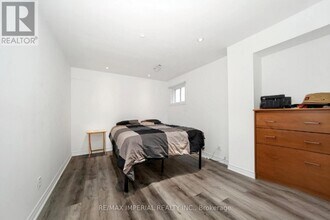 9 Caramel Crescent in Richmond Hill, ON - Building Photo - Building Photo
