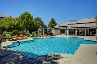 7255 W Sunset Rd in Las Vegas, NV - Building Photo
