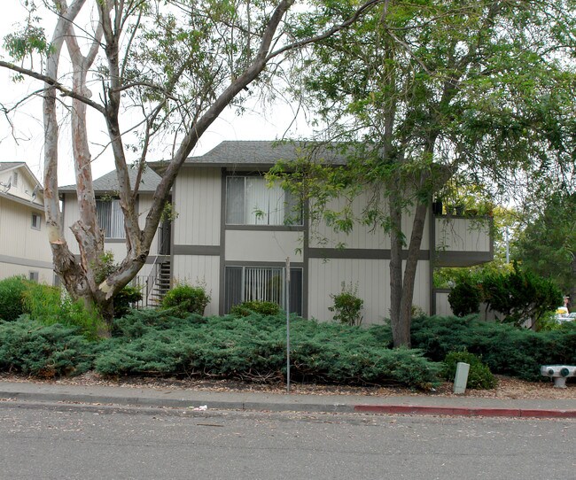 901 Kirsten Ct in Rohnert Park, CA - Building Photo - Building Photo