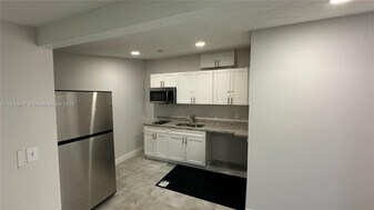 408 S 9th St in Lantana, FL - Building Photo