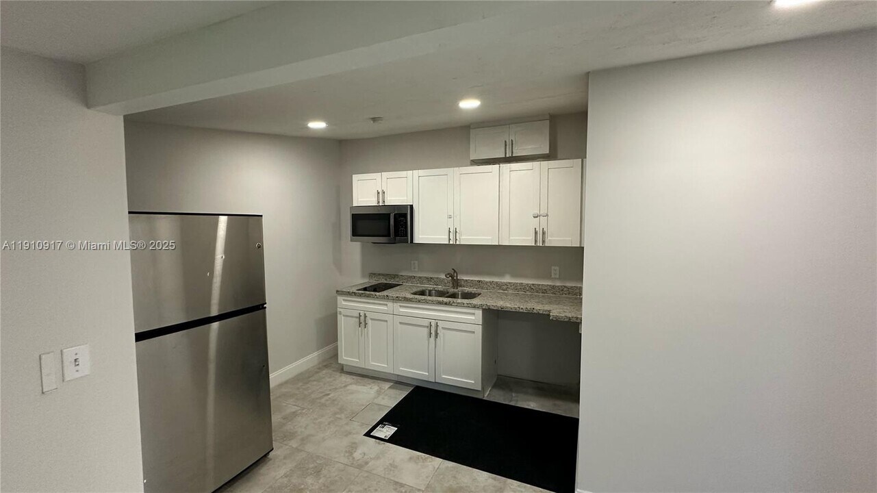 408 S 9th St in Lantana, FL - Building Photo