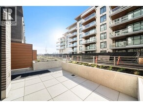 755 Harbourside Dr in North Vancouver, BC - Building Photo - Building Photo