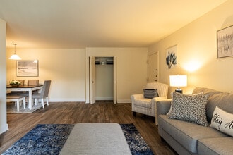 Woodridge Apartments in Randallstown, MD - Foto de edificio - Building Photo