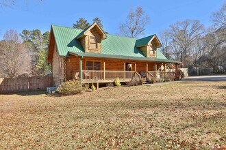 592 Gordon Rd in Newnan, GA - Building Photo - Building Photo