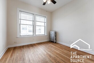 3926 N Pine Grove Ave in Chicago, IL - Building Photo - Building Photo