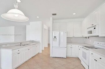 1042 Sunflower Cir in Weston, FL - Building Photo - Building Photo