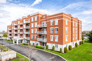 West Park Gardens in Dollard-des-Ormeaux, QC - Building Photo