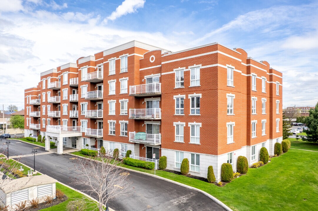 West Park Gardens in Dollard-des-Ormeaux, QC - Building Photo