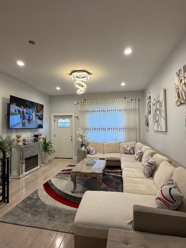 property at 2666 E Tioga St