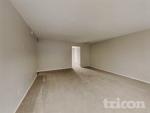 13215 N 42nd St in Phoenix, AZ - Building Photo - Building Photo