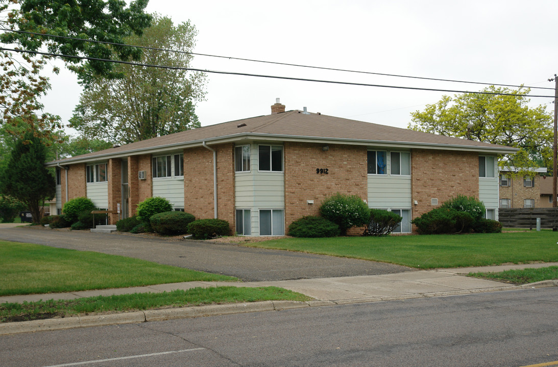 9912 Nicollet Ave S in Bloomington, MN - Building Photo