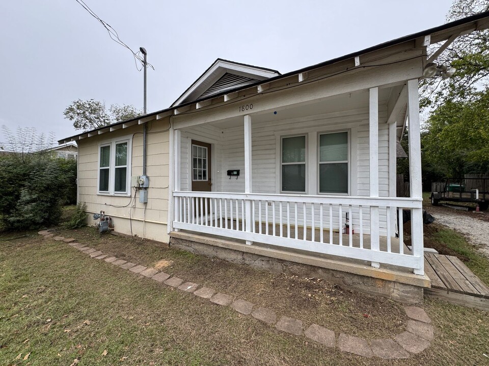 1800 Bolivar St in Denton, TX - Foto de edificio