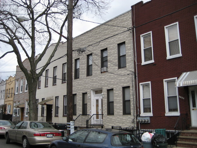 59-16 Palmetto St in Flushing, NY - Building Photo - Building Photo