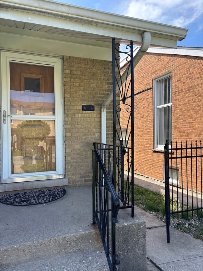 property at 6736 N Kimball Ave