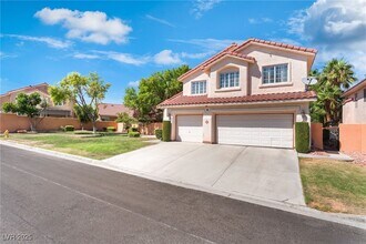 8236 Sedona Sunrise Dr in Las Vegas, NV - Building Photo - Building Photo
