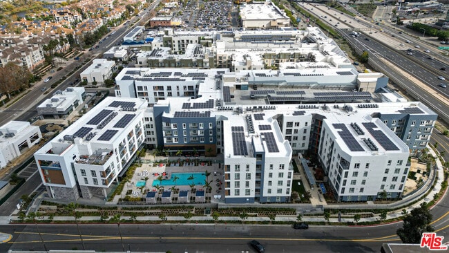5075 Camino De La Siesta in San Diego, CA - Building Photo - Building Photo