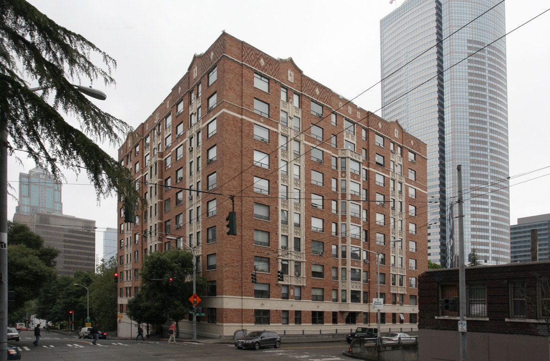 Exeter House in Seattle, WA - Building Photo