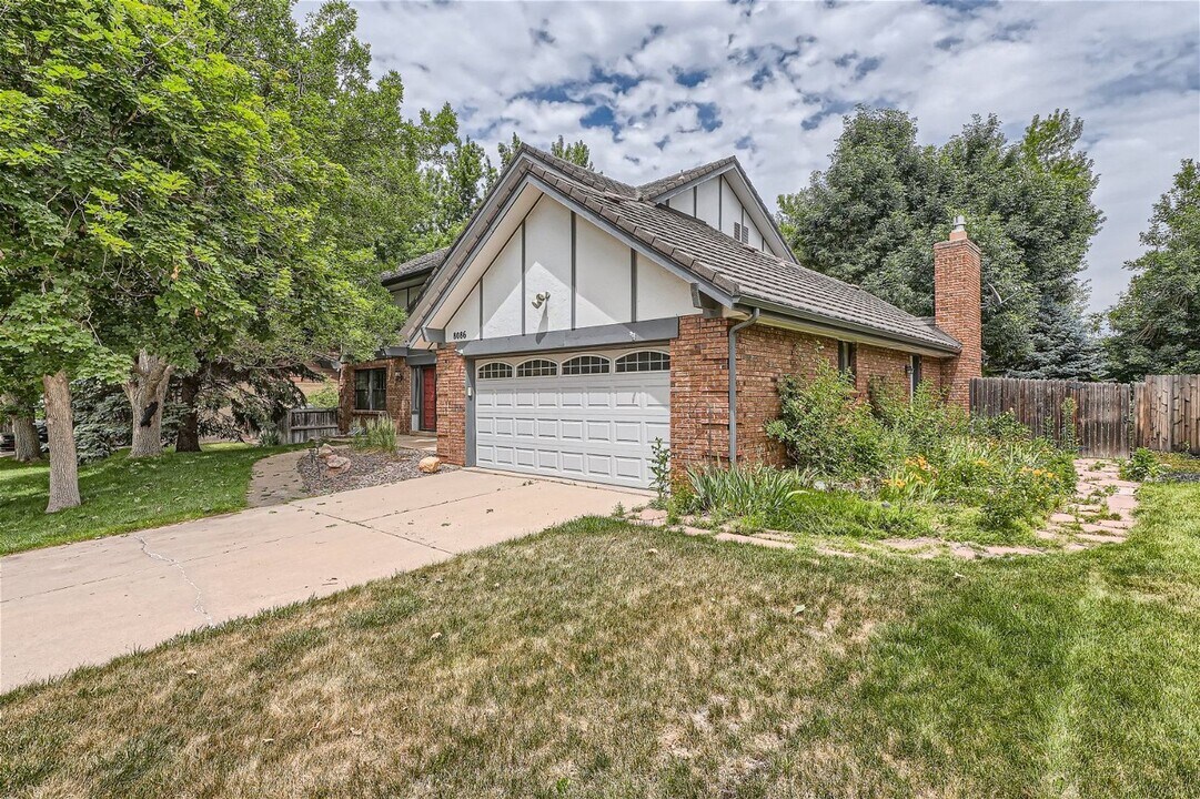 8086 S Vance Ct in Littleton, CO - Building Photo