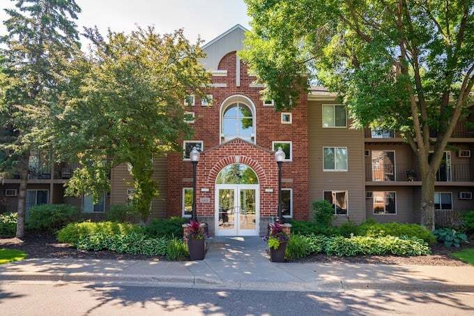 Park Glen Apartments in St. Louis Park, MN - Foto de edificio