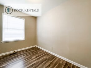 19 Sunset Dr in Hutchinson, KS - Building Photo - Building Photo