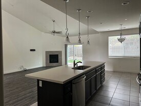 260 Waterfall Rd in Templeton, CA - Building Photo