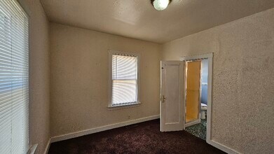 1015 N Tenth St in Salina, KS - Building Photo - Building Photo
