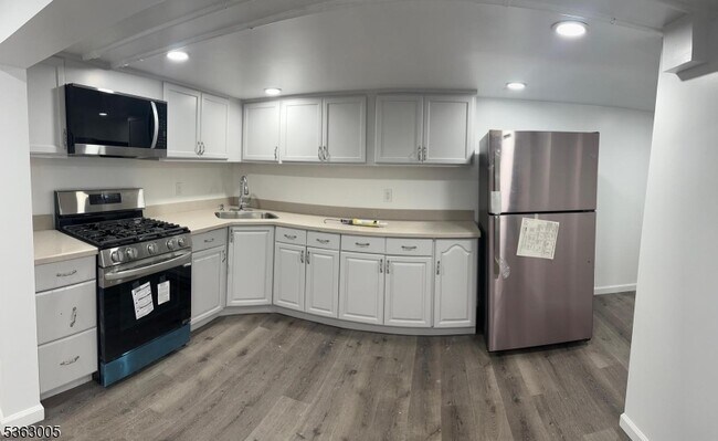 74 Eaton Pl in East Orange, NJ - Building Photo - Building Photo