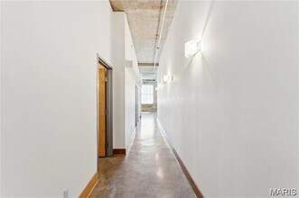 2201 Locust St, Unit 207 in St. Louis, MO - Foto de edificio - Building Photo