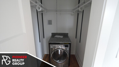 907 W George St, Unit 3 in Chicago, IL - Foto de edificio - Building Photo