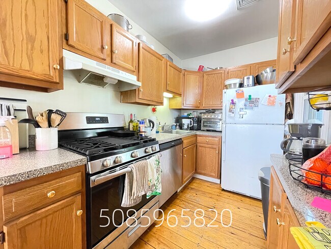 124 Browne St, Unit 2 in Brookline, MA - Building Photo - Building Photo