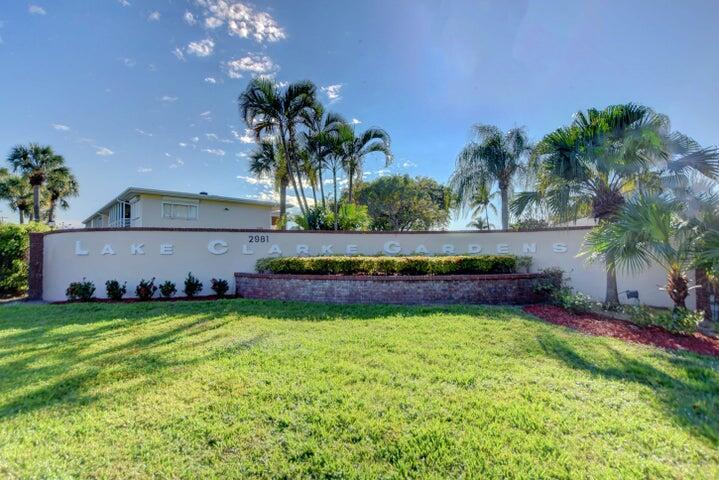 2855 Garden Dr S in Lake Worth, FL - Building Photo