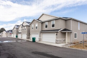 Abington Heights Townhomes in Roy, UT - Foto de edificio - Building Photo