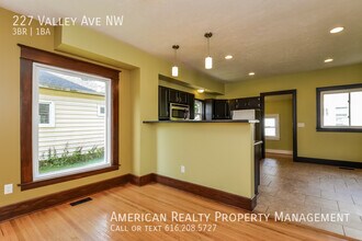227 Valley Ave NW in Grand Rapids, MI - Building Photo - Building Photo