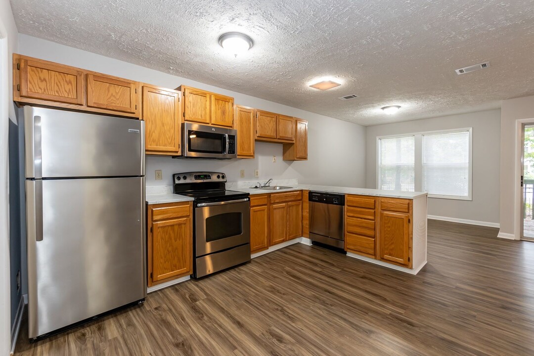 6809 Willowbrook Dr in Fayetteville, NC - Building Photo