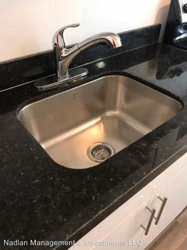 16890 NE 21st Ave in North Miami Beach, FL - Building Photo - Building Photo